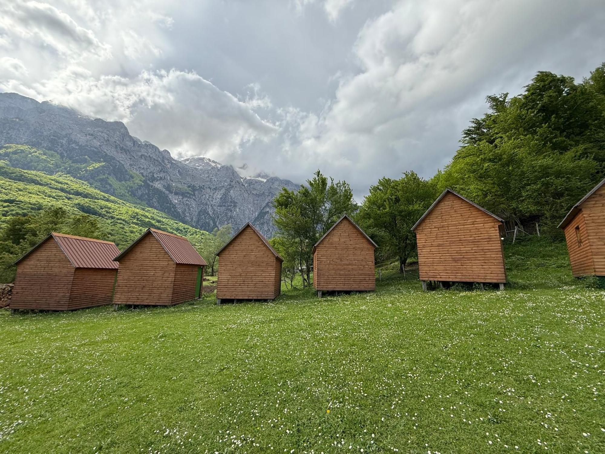 Bujtina Zemra Tradites Pensjonat *